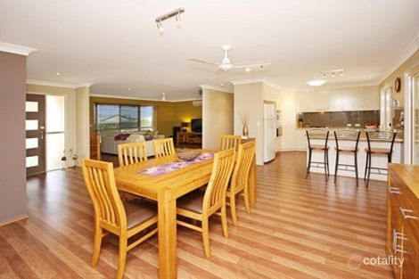 Property photo of 12 Chestnut Drive Flinders View QLD 4305