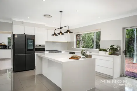 Property photo of 4 Glenroy Place Middle Dural NSW 2158