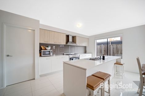 Property photo of 30 Abloom View Mickleham VIC 3064