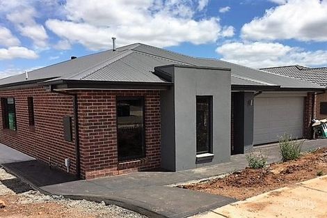 19 Duloe Rise, Cobblebank, VIC 3338