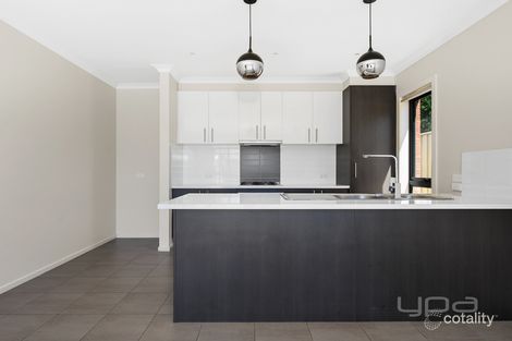 Property photo of 2/25 Lomandra Bowl Harkness VIC 3337