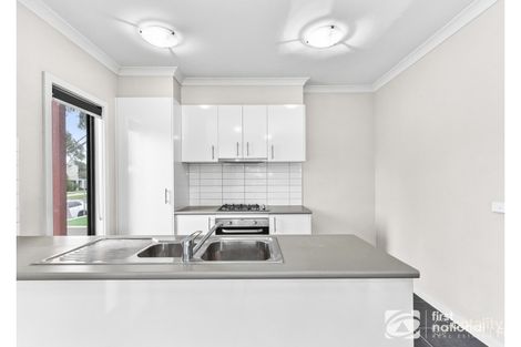 Property photo of 2 Parkhurst Drive Cranbourne East VIC 3977