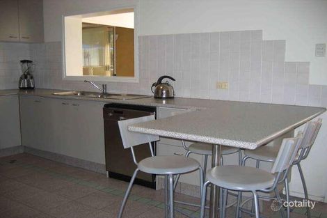 Property photo of 8 Collins Crescent Benowa QLD 4217