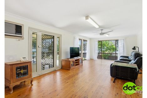 Property photo of 32 Parkside Drive Charmhaven NSW 2263