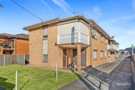 2/21 KEMBLAWARRA RD, WARRAWONG, NSW 2502