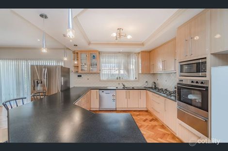 Property photo of 16 Woodside Way Roxburgh Park VIC 3064