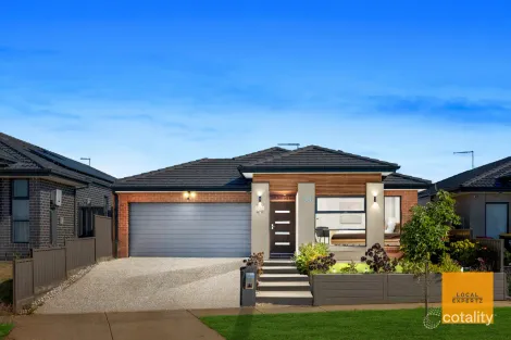33 Walton St, Melton South, VIC 3338