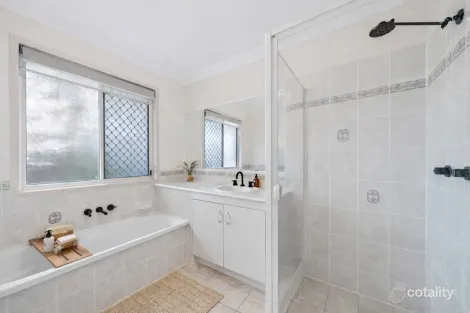 Property photo of 8 Pentland Close Birkdale QLD 4159