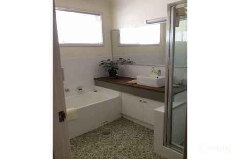 Property photo of 20 Waree Drive Hillvue NSW 2340