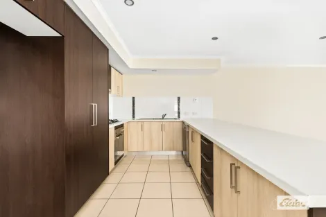 Property photo of 1/6 Newman Drive Emerald QLD 4720