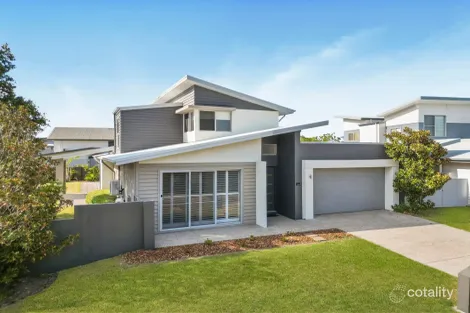 2 Ruthenium Ct, Hope Island, QLD 4212