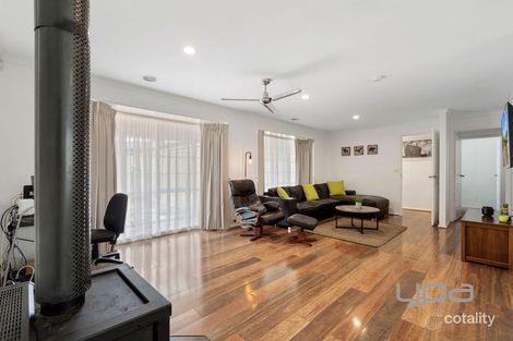 Property photo of 4 Bellbird Court Werribee VIC 3030