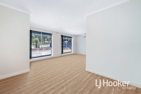 Property photo of 3 Winnima Avenue Hampton Park VIC 3976