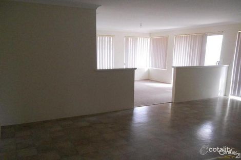 Property photo of 45 Silvertop Circle Warnbro WA 6169