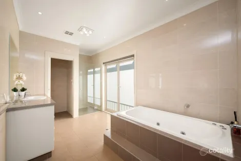 Property photo of 59 Halloran Drive Jerrabomberra NSW 2619