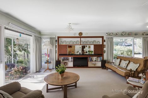 Property photo of 10 Bayfield Drive Eltham VIC 3095