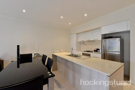 Property photo of 35 Barrier Reef Circuit Endeavour Hills VIC 3802