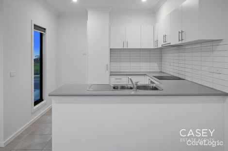 Property photo of 3 Nugget Way Cranbourne East VIC 3977