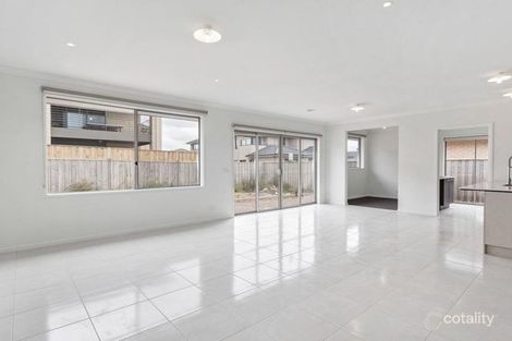 Property photo of 16 Oysterbay Chase Point Cook VIC 3030