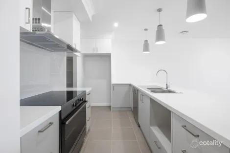 Property photo of 2/74 Westacott Crescent Baranduda VIC 3691