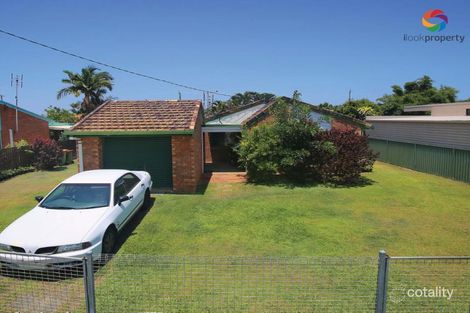 Property photo of 31 Nicklin Way Buddina QLD 4575