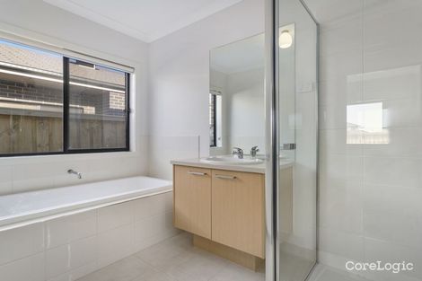 Property photo of 8 Trevor Crescent Truganina VIC 3029