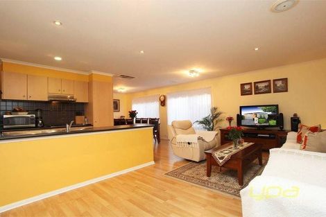 Property photo of 13 Klim Place Burnside VIC 3023
