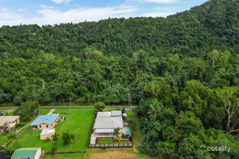 Property photo of 32 Bindon Street Flying Fish Point QLD 4860