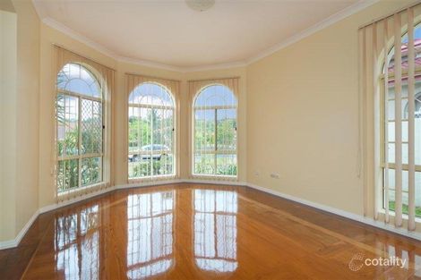 Property photo of 58 Lakeshore Drive Helensvale QLD 4212