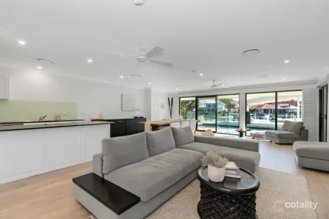 Property photo of 1 Dobell Avenue Paradise Point QLD 4216