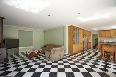 16 Lewis Ave, Burnside, VIC 3023