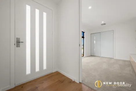 Property photo of 40 Inge King Crescent Whitlam ACT 2615