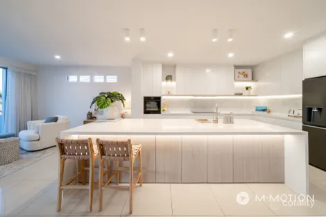 Property photo of 14 Quayside Drive Helensvale QLD 4212