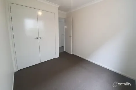 Property photo of 3 Elmtree Crescent Clyde North VIC 3978