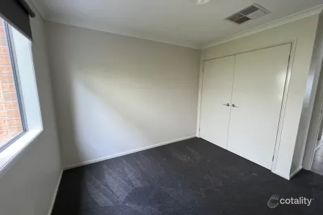 Property photo of 3 Elmtree Crescent Clyde North VIC 3978