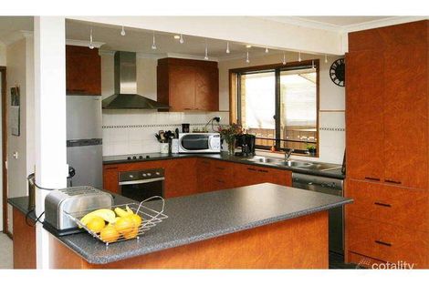 Property photo of 10 Bendale Court Mill Park VIC 3082