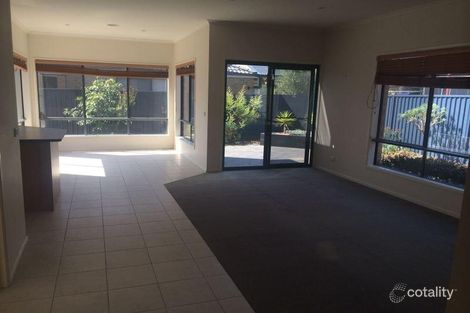 Property photo of 18 Mallee Circuit Pakenham VIC 3810