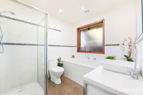 Property photo of 24 Broadwalk Grove Endeavour Hills VIC 3802