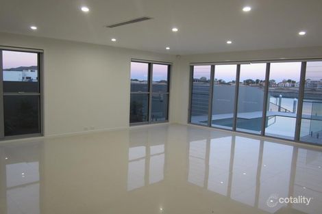 Property photo of 1063 Edgecliff Drive Hope Island QLD 4212