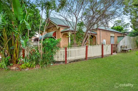 1 Goomburra Ct, Forest Lake, QLD 4078