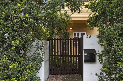 28 Marquis St, Greenslopes, QLD 4120