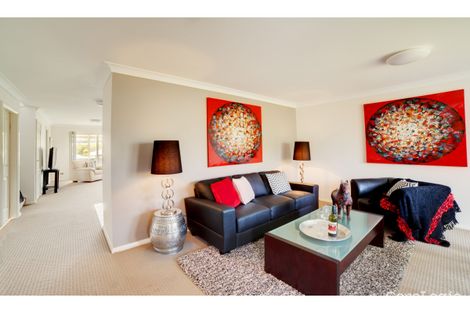 Property photo of 10 Emory Place Cameron Park NSW 2285