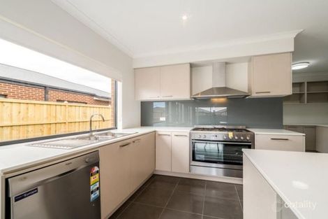 Property photo of 10 Nagle Crescent Cranbourne West VIC 3977