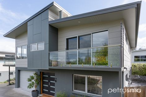 4/5 Wells Pde, Blackmans Bay, TAS 7052