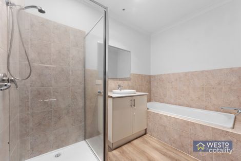 Property photo of 32 David John Drive Tarneit VIC 3029
