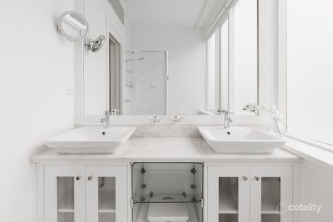 Property photo of 1/5 Selwyn Court Toorak VIC 3142