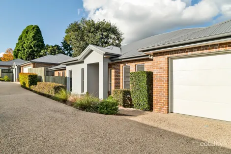 Property photo of 2/59 Jellicoe Street Mount Lofty QLD 4350