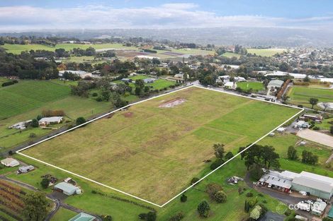 135 Beenak Rd, Wandin North, VIC 3139