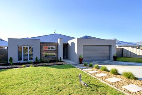 7 Dunsmuir Gr, Traralgon, VIC 3844
