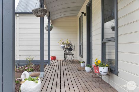 Property photo of 32 Banksia Court Linton VIC 3360
